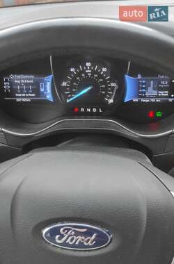 Седан Ford Fusion 2016 в 