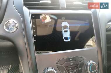 Седан Ford Fusion 2018 в 