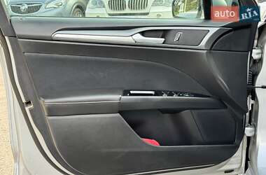 Седан Ford Fusion 2015 в 