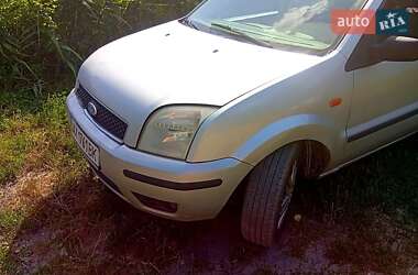 Хэтчбек Ford Fusion 2003 в 