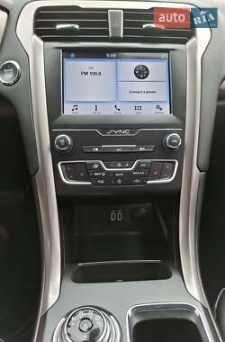 Седан Ford Fusion 2018 в 