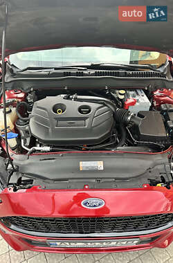 Седан Ford Fusion 2015 в 
