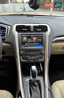 Седан Ford Fusion 2015 в 