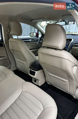 Седан Ford Fusion 2015 в 
