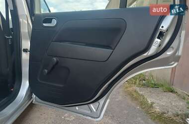 Хэтчбек Ford Fusion 2006 в 