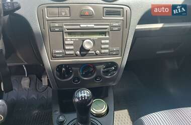 Хэтчбек Ford Fusion 2006 в 