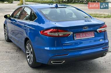 Седан Ford Fusion 2019 в 