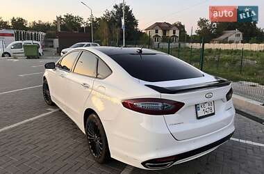 Седан Ford Fusion 2016 в 