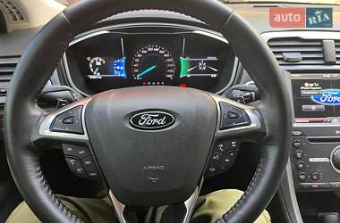 Седан Ford Fusion 2016 в 