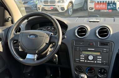 Хэтчбек Ford Fusion 2011 в 