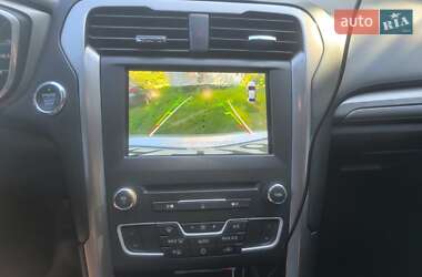 Седан Ford Fusion 2017 в 