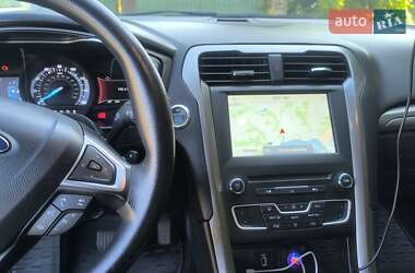Седан Ford Fusion 2017 в 