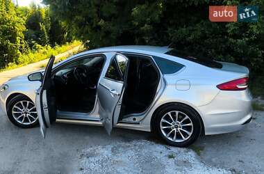 Седан Ford Fusion 2017 в 