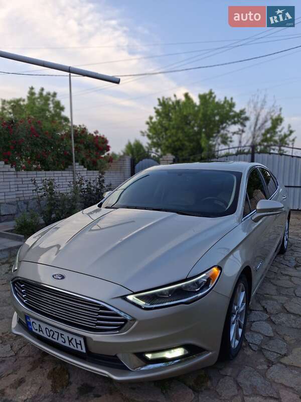 Седан Ford Fusion 2016 в 