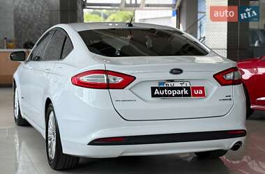 Седан Ford Fusion 2015 в 