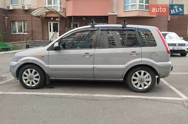 Хэтчбек Ford Fusion 2010 в 