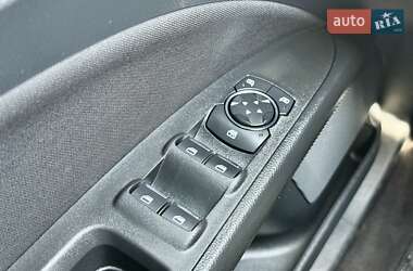 Седан Ford Fusion 2019 в 