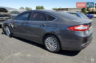 Седан Ford Fusion 2016 в 