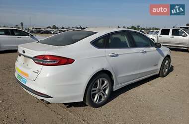 Седан Ford Fusion 2018 в 