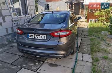 Седан Ford Fusion 2013 в 