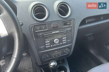Хэтчбек Ford Fusion 2008 в 