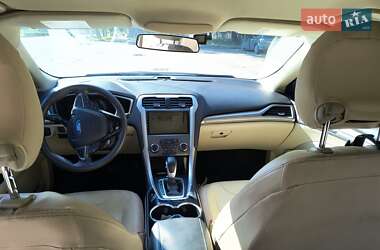 Седан Ford Fusion 2015 в Коростене