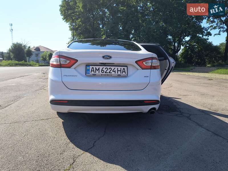 Седан Ford Fusion 2015 в Коростене