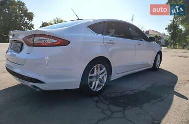 Седан Ford Fusion 2015 в Коростене