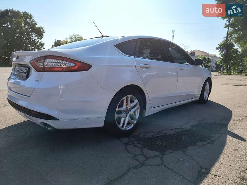 Седан Ford Fusion 2015 в Коростене