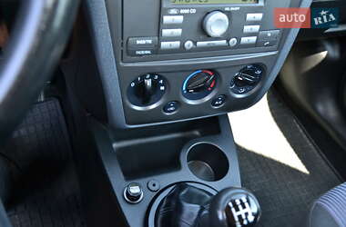 Хэтчбек Ford Fusion 2009 в 