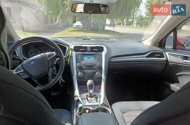 Седан Ford Fusion 2015 в 