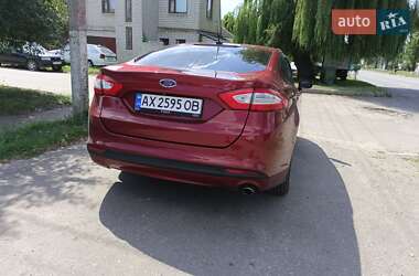 Седан Ford Fusion 2015 в 