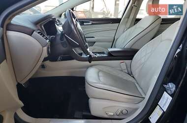 Седан Ford Fusion 2017 в 