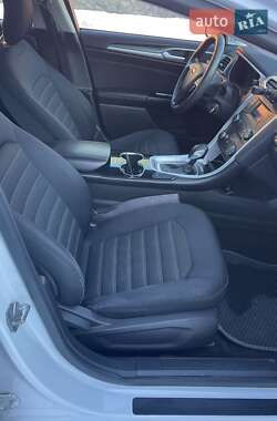 Седан Ford Fusion 2013 в 