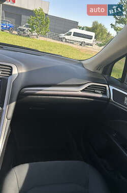 Седан Ford Fusion 2019 в 