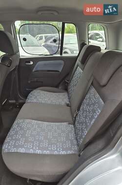 Хэтчбек Ford Fusion 2005 в 