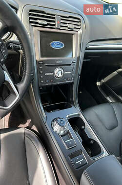 Седан Ford Fusion 2016 в 