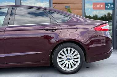 Седан Ford Fusion 2013 в 