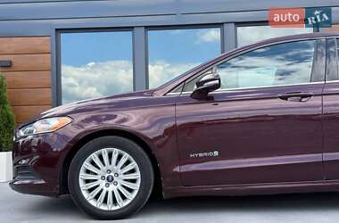 Седан Ford Fusion 2013 в 