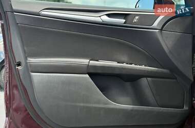 Седан Ford Fusion 2013 в 
