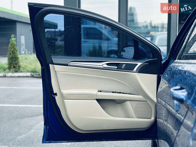 Седан Ford Fusion 2014 в Кременчуці