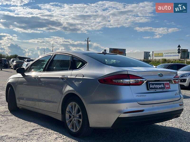 Седан Ford Fusion 2019 в Львове