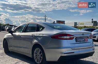 Седан Ford Fusion 2019 в 