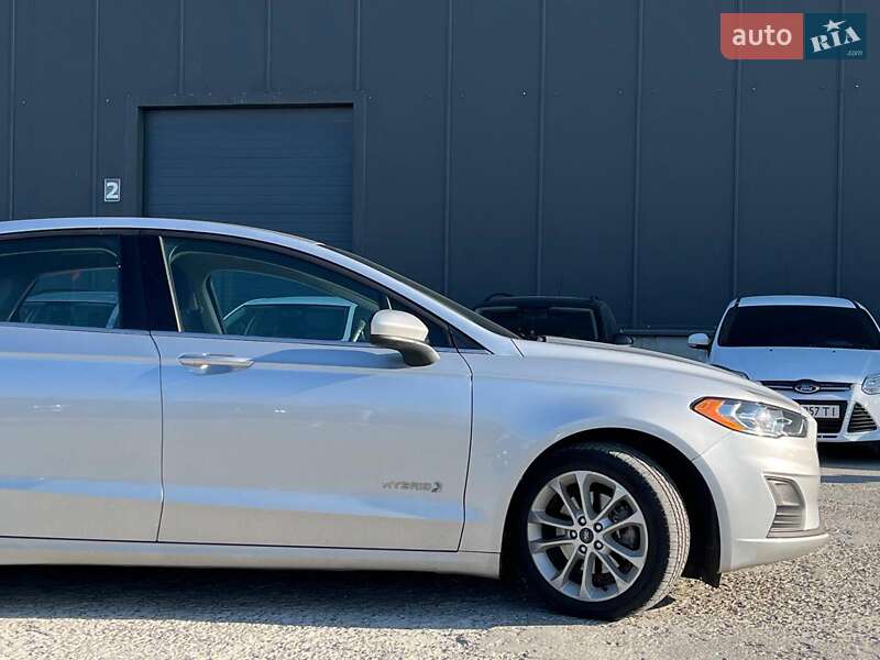 Седан Ford Fusion 2019 в Львове