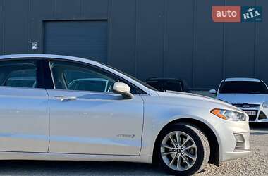 Седан Ford Fusion 2019 в 