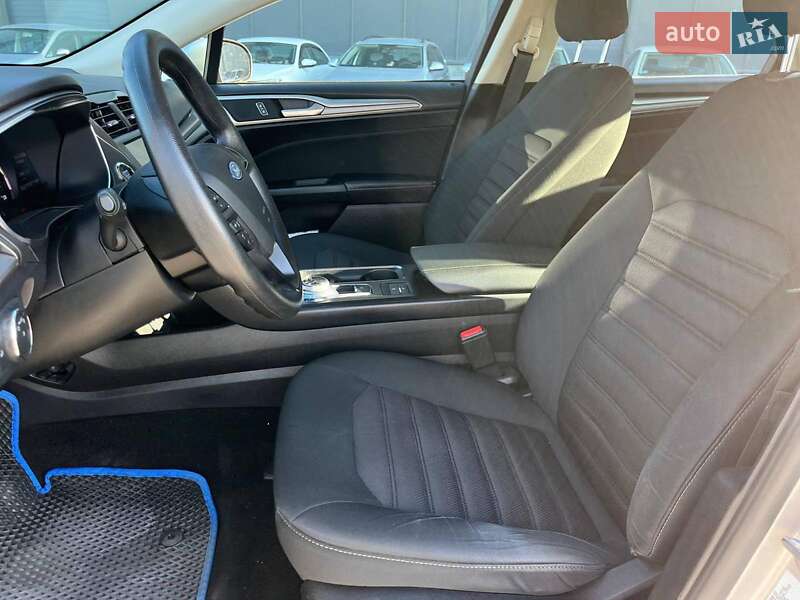 Седан Ford Fusion 2019 в Львове