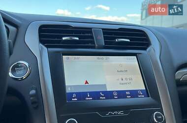 Седан Ford Fusion 2019 в 