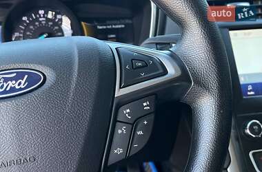 Седан Ford Fusion 2019 в 