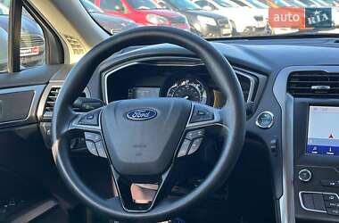 Седан Ford Fusion 2019 в 