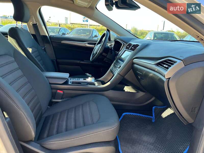 Седан Ford Fusion 2019 в Львове
